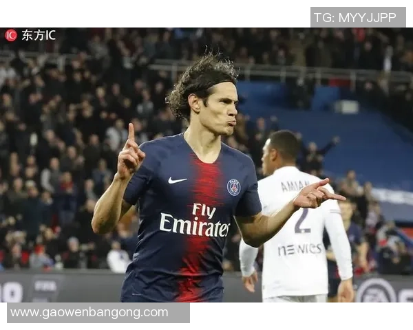 足球明星佩戴运动发带展现个性与风格引领时尚潮流 足球明星佩戴运动发带展现个性与风格引领时尚潮流