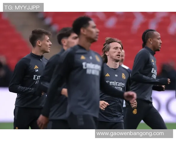 足球明星眼神瞬间大集合精彩视频回顾展现他们的激情与魅力